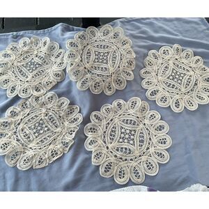Vintage Doilies Set of 5 Plus One